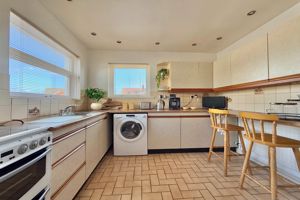 Kitchen/Breakfast- click for photo gallery